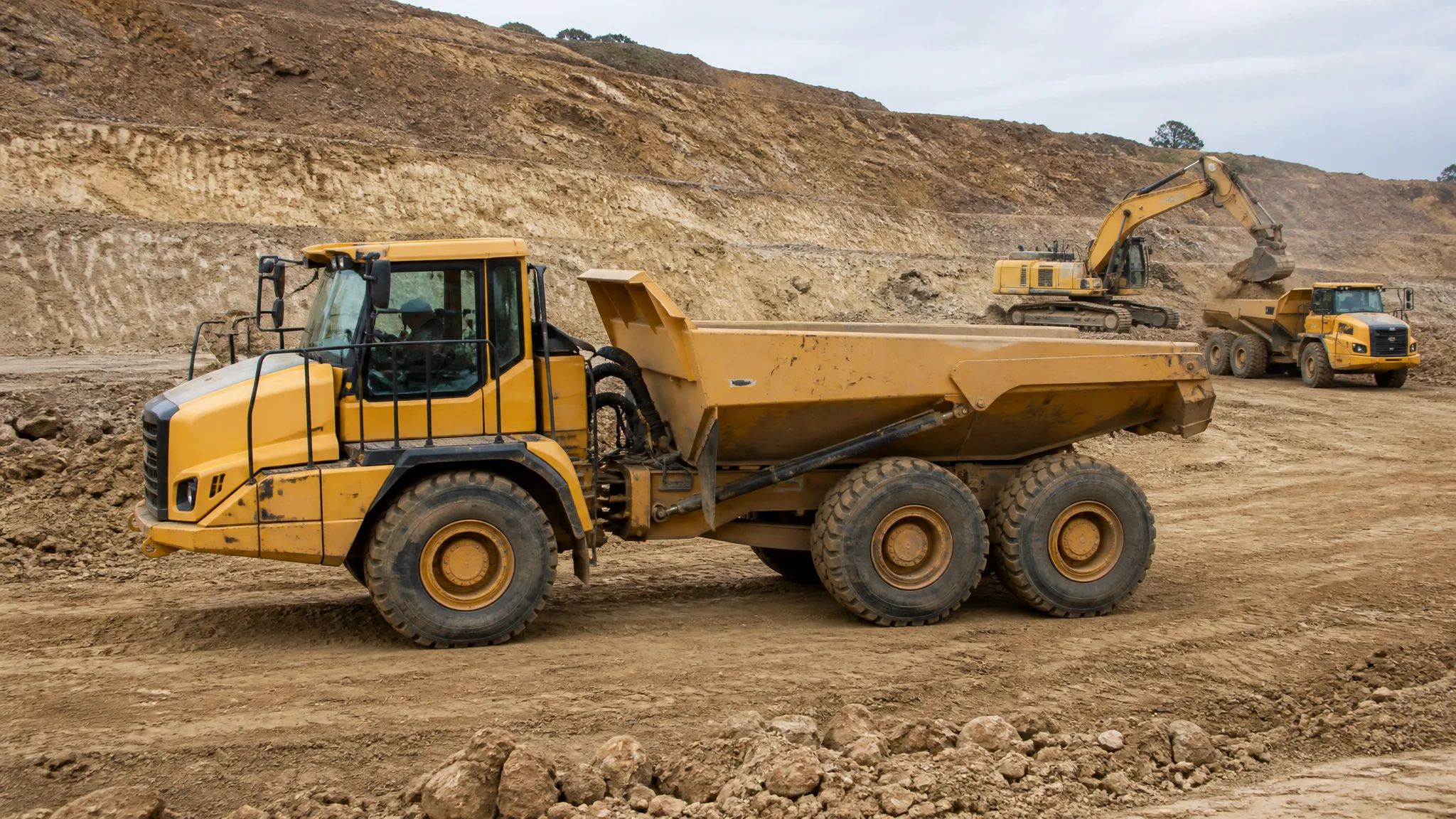 Articulated vs. Rigid Haul Trucks